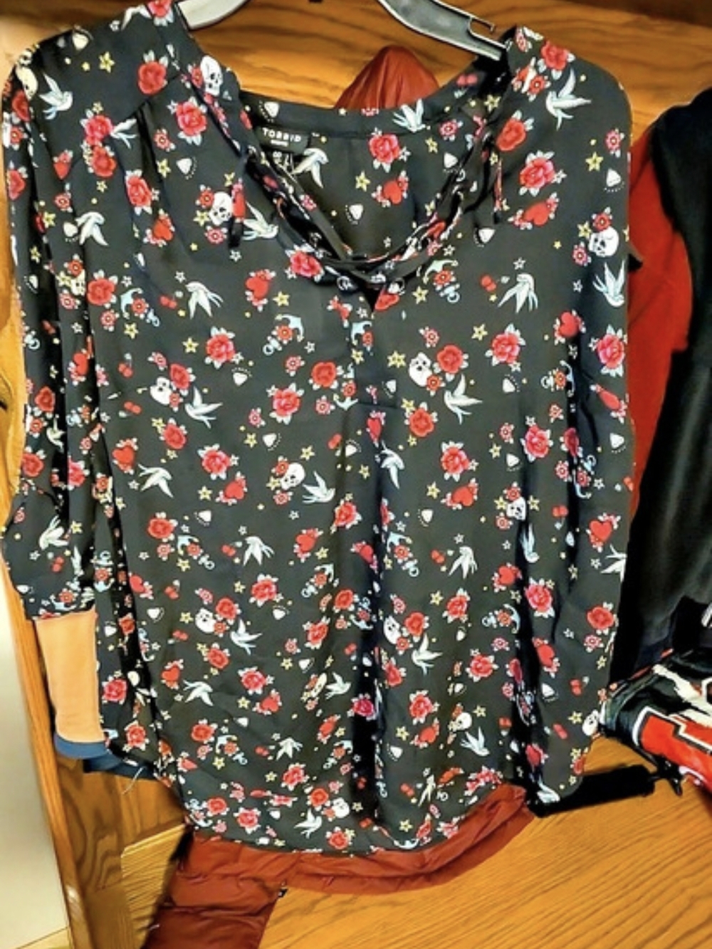 Torrid Harper Georgette Lace-Up Pullover 3/4 Sleeve Blouse Black & Red. Size 00